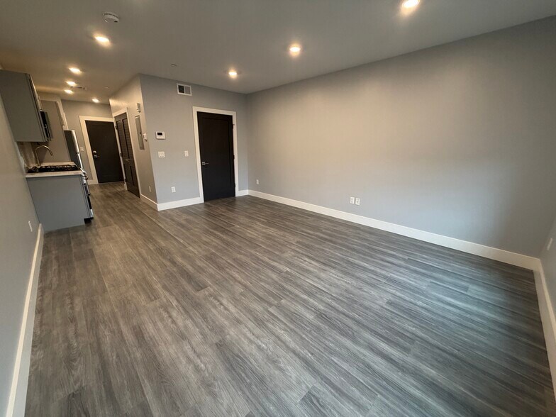 Building Photo - 315 Western Ave