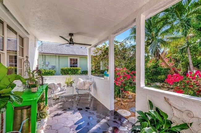 Building Photo - 237 SW 3rd Ave