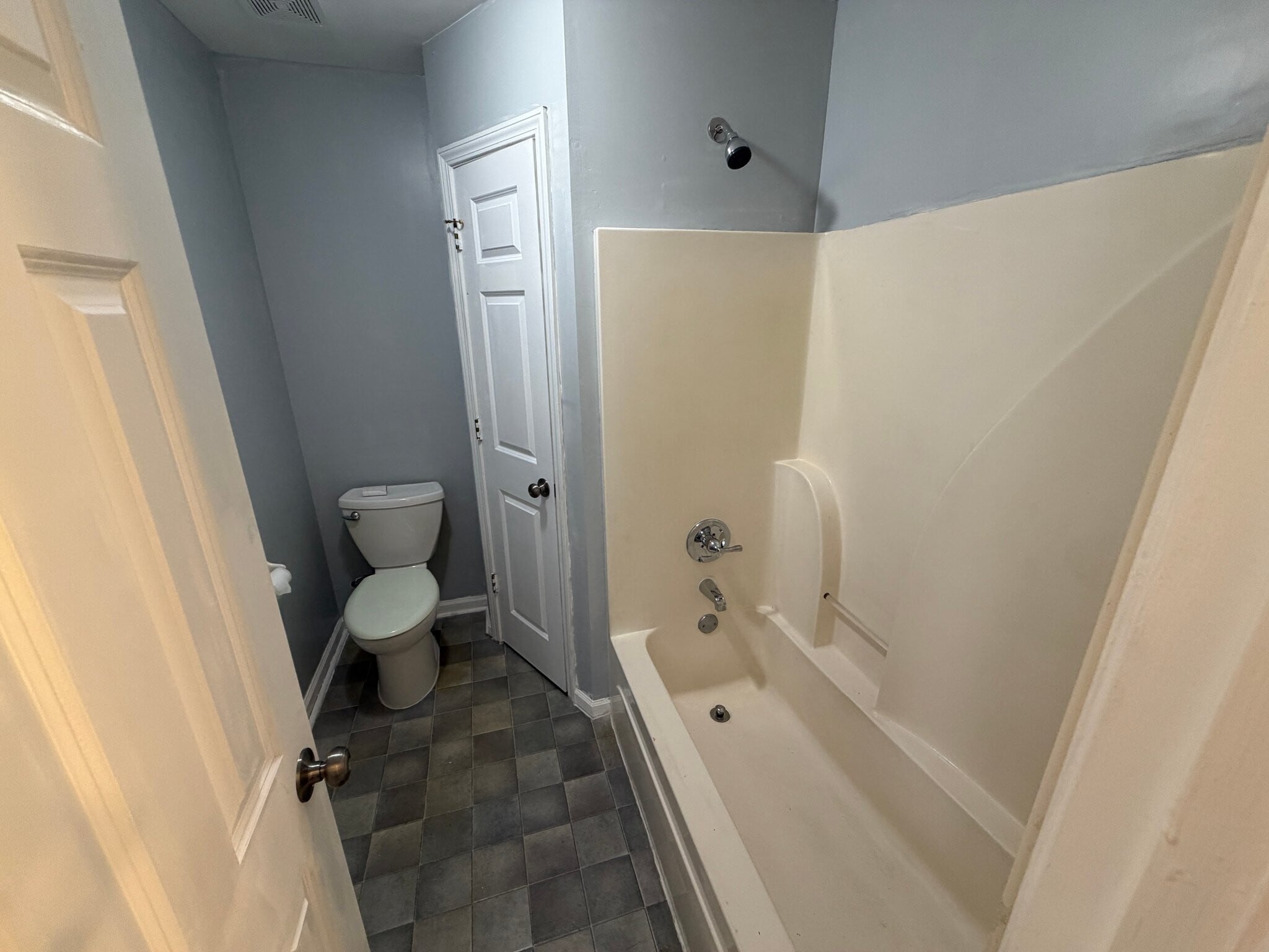 Building Photo - 7041 Kings Crown Dr