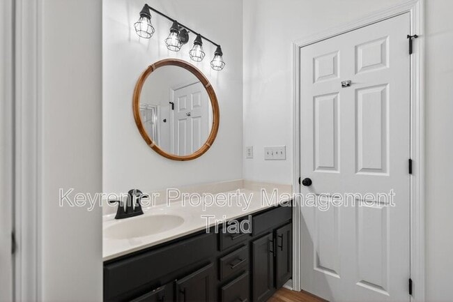 Building Photo - 2 Blue Stone Ln