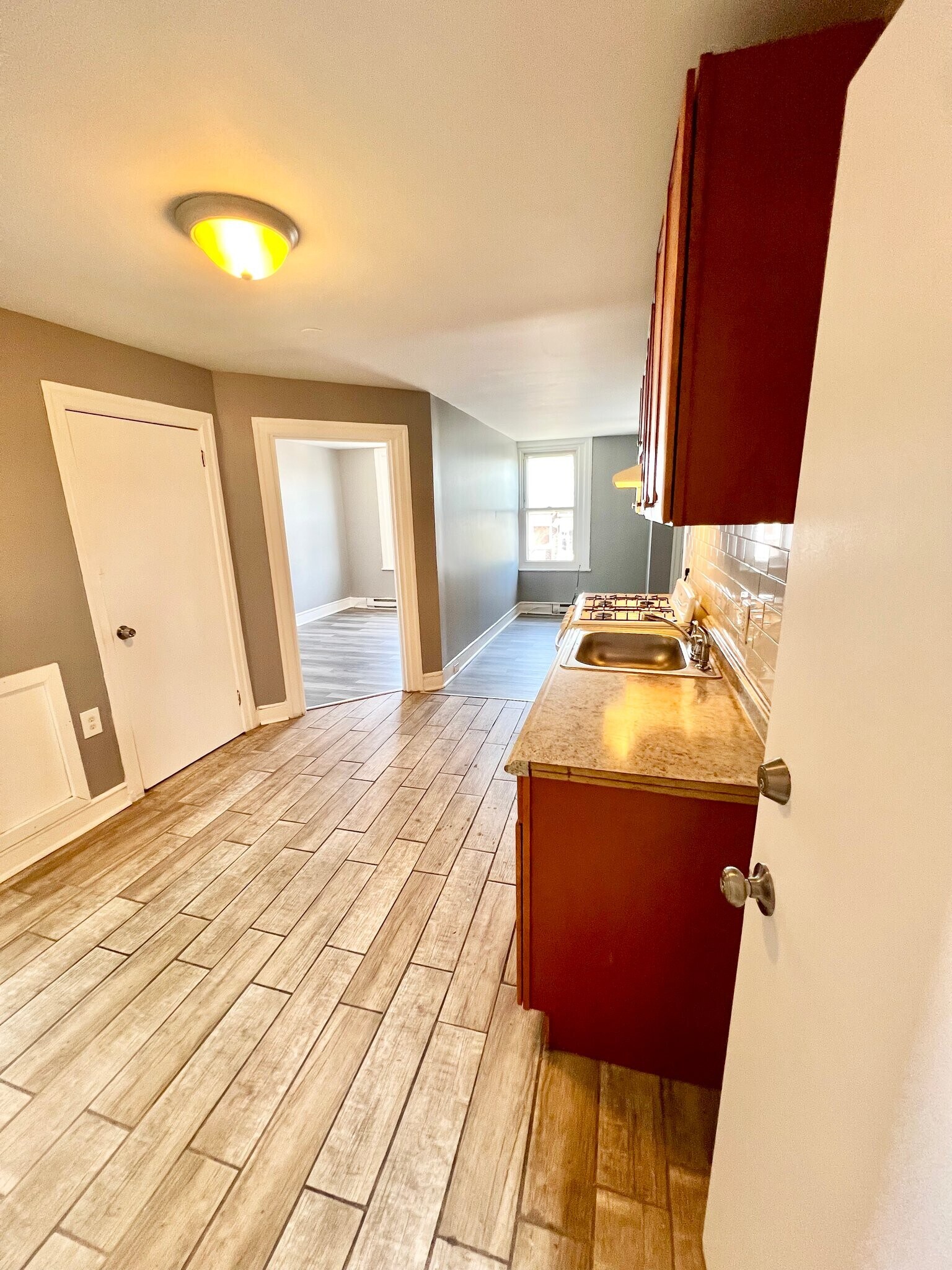 Building Photo - 904 E Tioga St