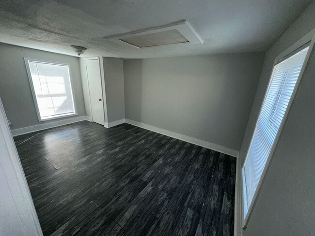 Building Photo - 412 N 8th St