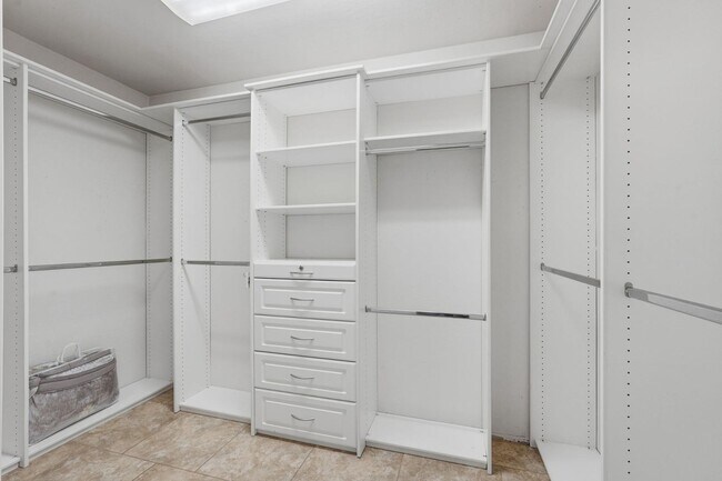 Building Photo - 6843 S 26th St