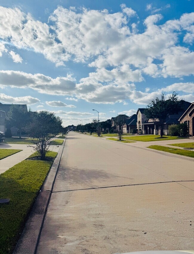 Building Photo - 23410 Bracino Lake Dr