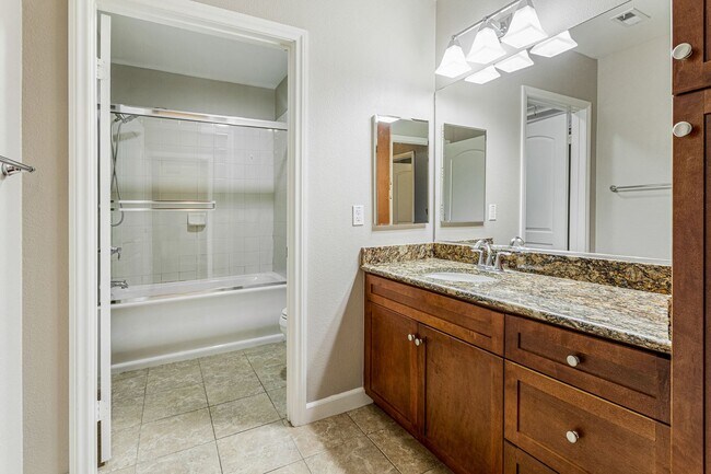 Building Photo - Beautiful & spacious 2 bedroom end unit condo in coastal Oceanside