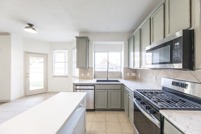 Building Photo - 32506 Rosella Ln