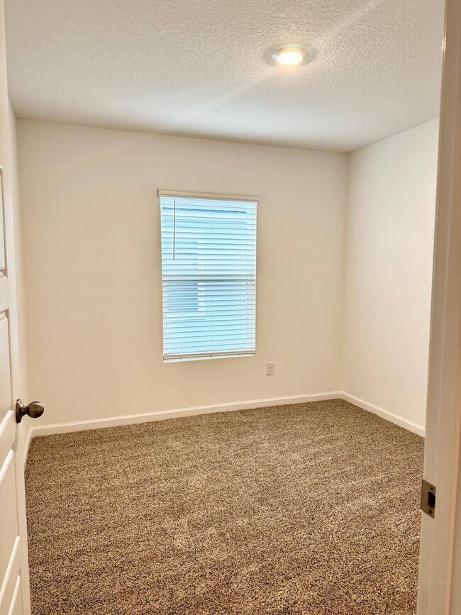 Building Photo - 34 Sawdust Ln
