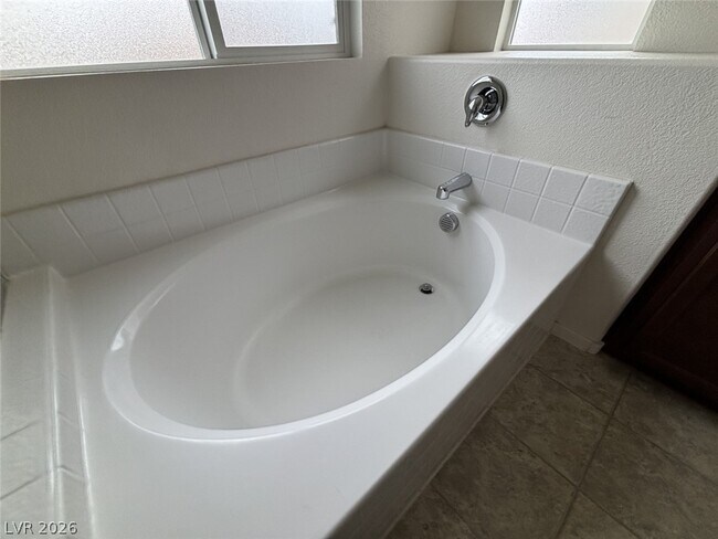 Building Photo - 5582 Sancho Throne Rd