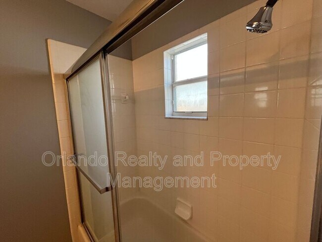 Building Photo - 2304 Hickory Pine St