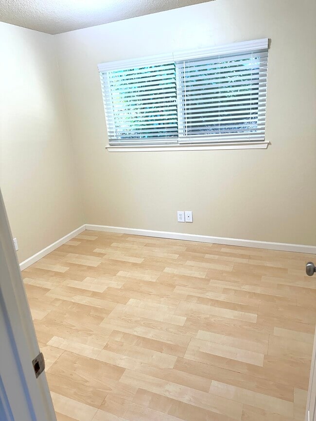 Main Bedroom - 2836 Easy St