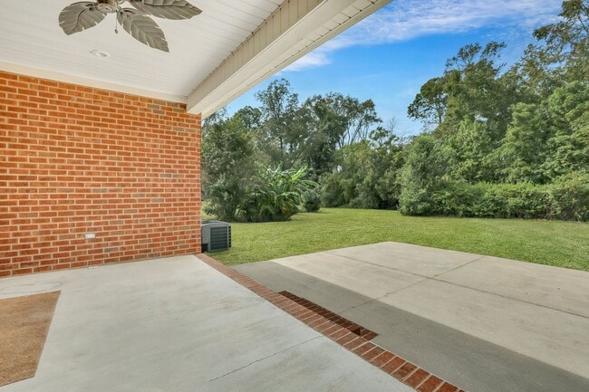 Building Photo - 1821 Old Carriage Trail