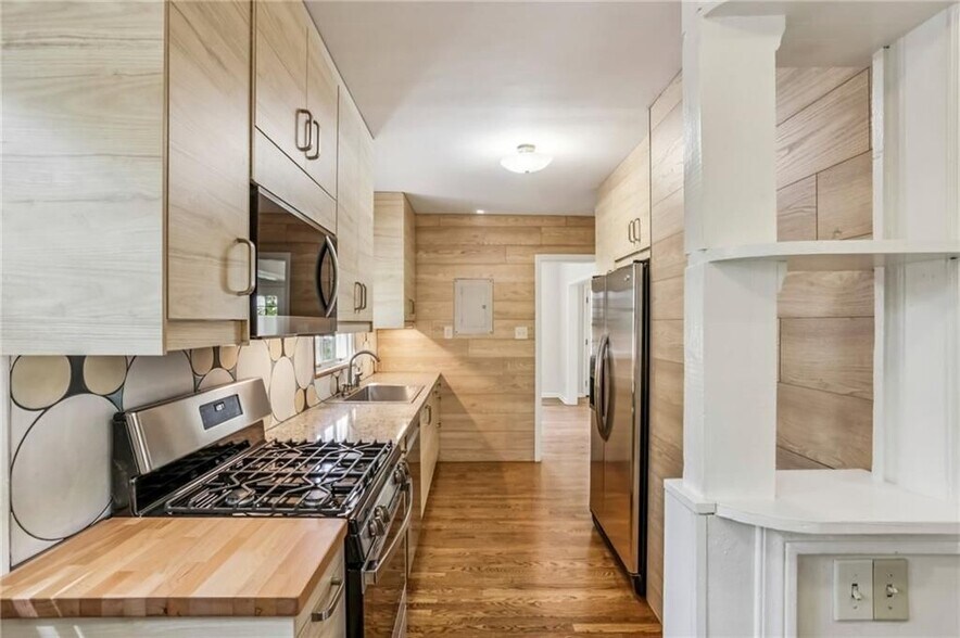 Building Photo - 1304 Conway Rd