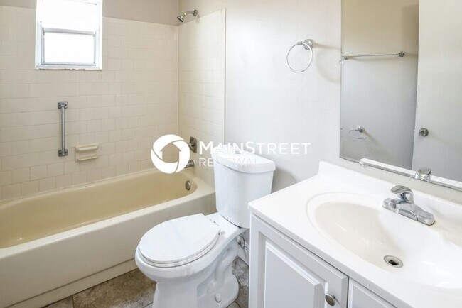 Building Photo - 3 Bedroom Pet-Friendly Home in Port Richey, FL with Main Street Renewal