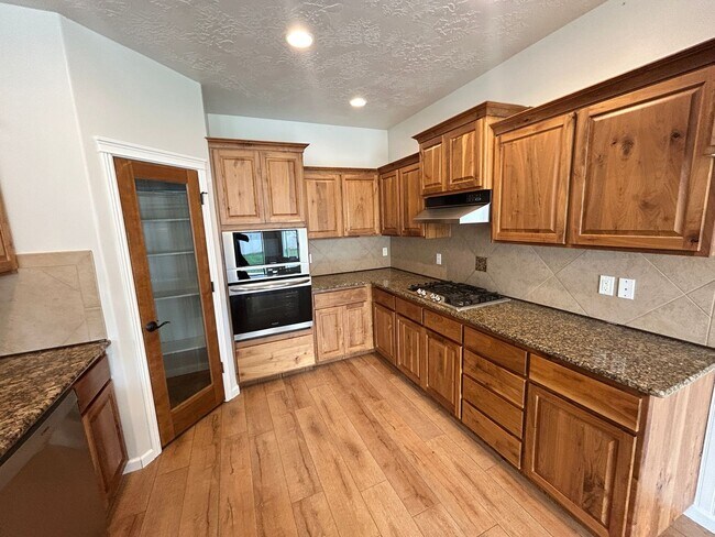 Building Photo - Spacious Saddlebrook Home with Bonus Room, Office & No Rear Neighbors