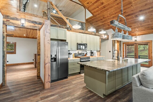 Building Photo - 299 Westview Dr