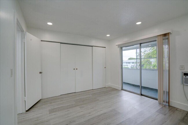 Building Photo - 110 Dorchester E
