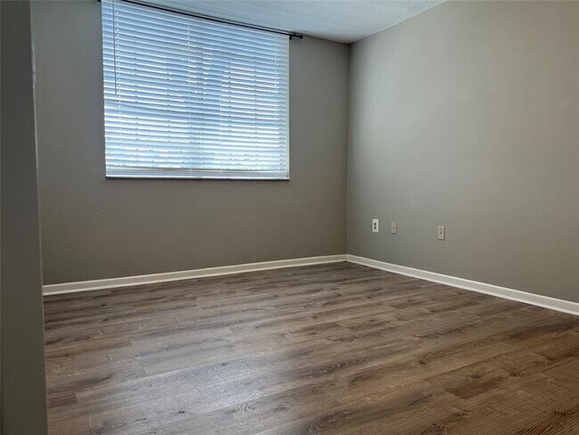 Building Photo - 1739 Village Blvd