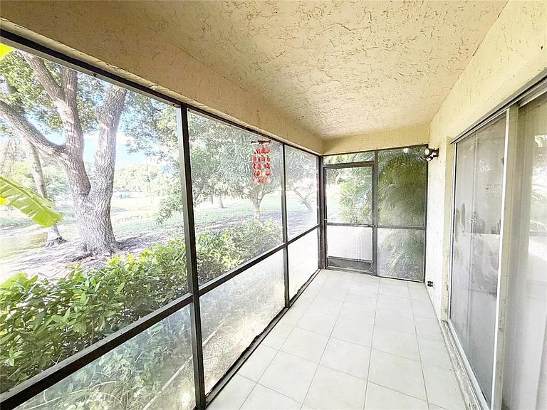 Building Photo - 709 Gardens Dr