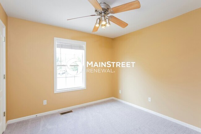 Building Photo - 3 Bedroom Pet-Friendly Home in Pleasant Hill, MO with Main Street Renewal