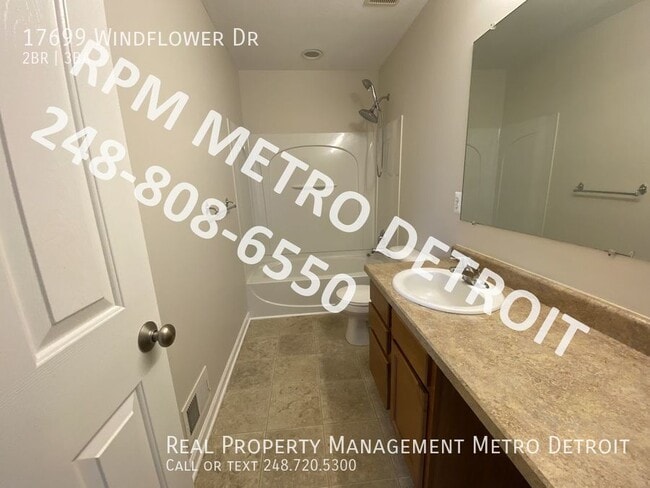 Building Photo - Beautiful Condo with Great Location,