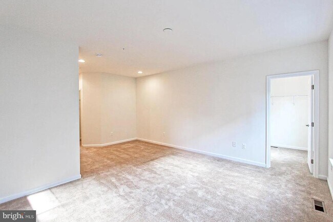 Building Photo - 13652 Endeavour Dr