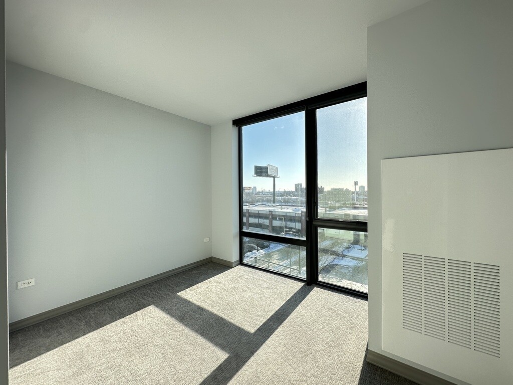 Building Photo - 2155 N Elston Ave