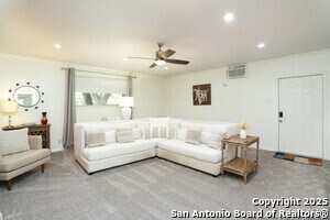 Building Photo - 206 Yosemite Dr