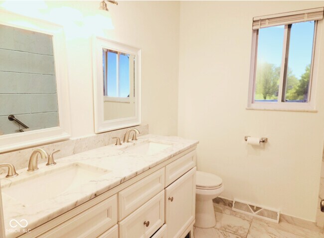 Building Photo - 9502 E 600 S