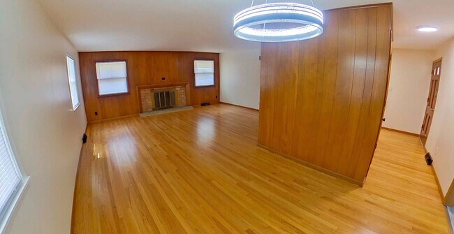 Building Photo - Pet Friendly + Great Location + Stainless ...