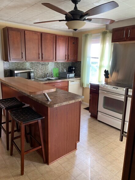 Kitchen - 934 Vine St