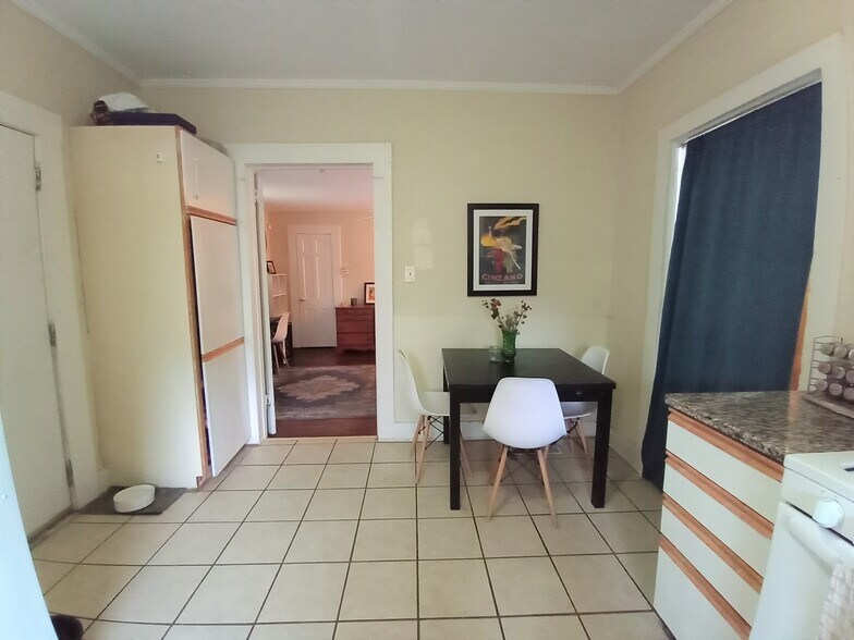 Building Photo - 1032 Curran St NW