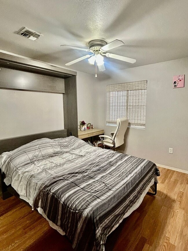 Building Photo - Spacious Foothills Retreat