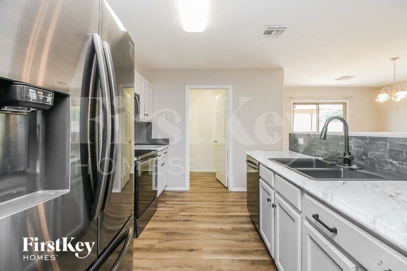 Building Photo - 1633 E Dust Devil Dr