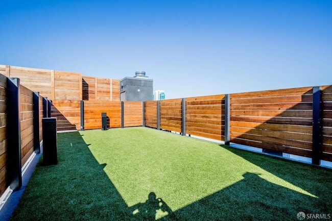 Building Photo - 1075 Market St