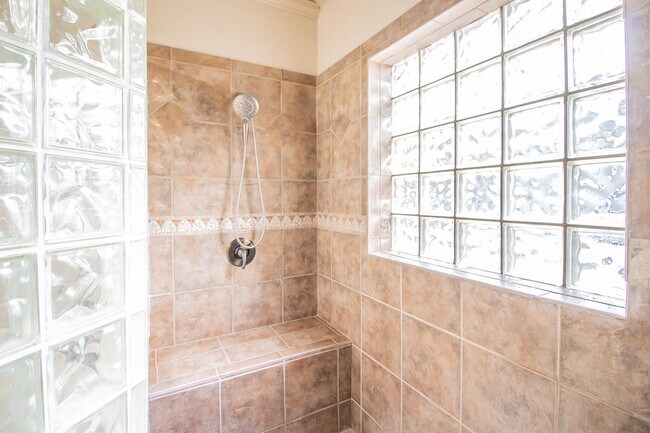 Building Photo - 5402 158th St