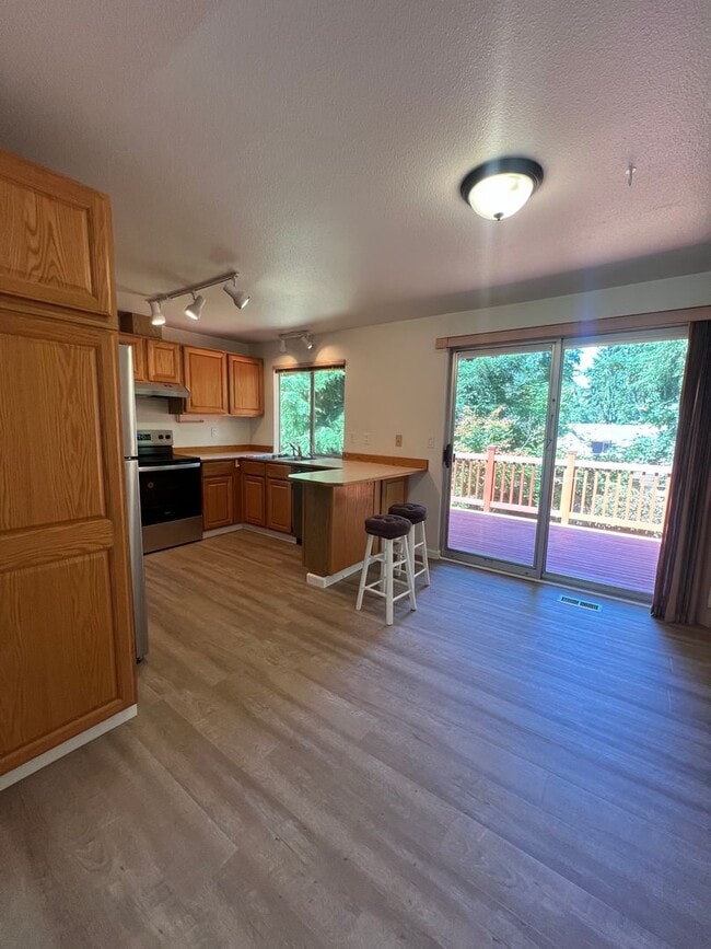 Building Photo - Finn Hill neighborhood Kirkland!