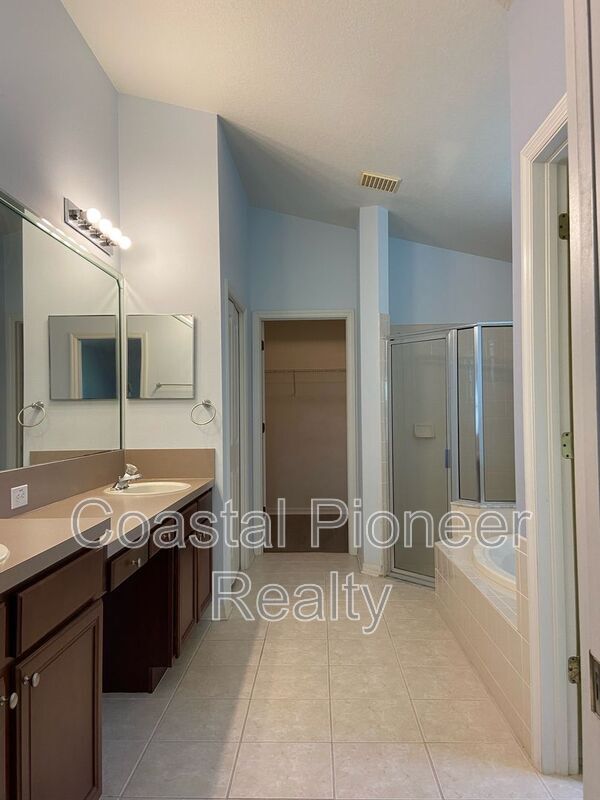 Building Photo - 10542 San Travaso Dr