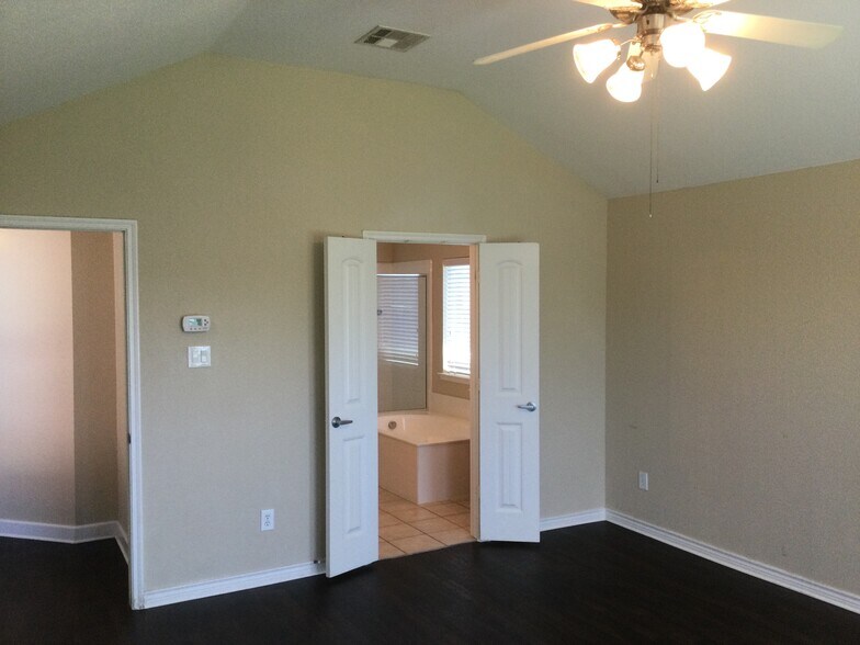 Building Photo - 1201 Hampton Bay Dr