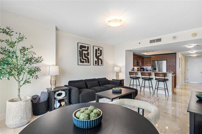 Building Photo - 2641 N Flamingo Rd