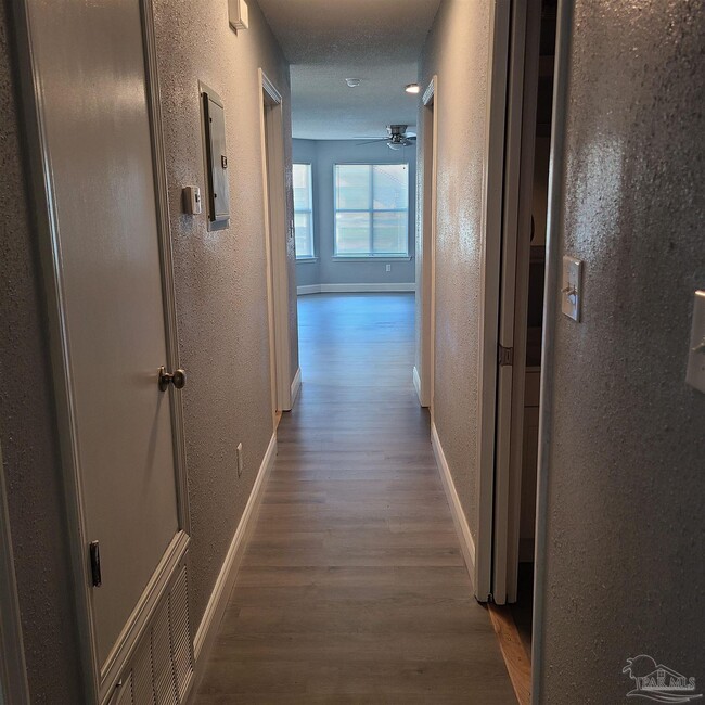 Building Photo - 2407 N 8th Ave