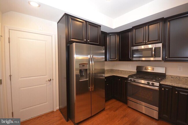 Building Photo - 5942 Leben Dr