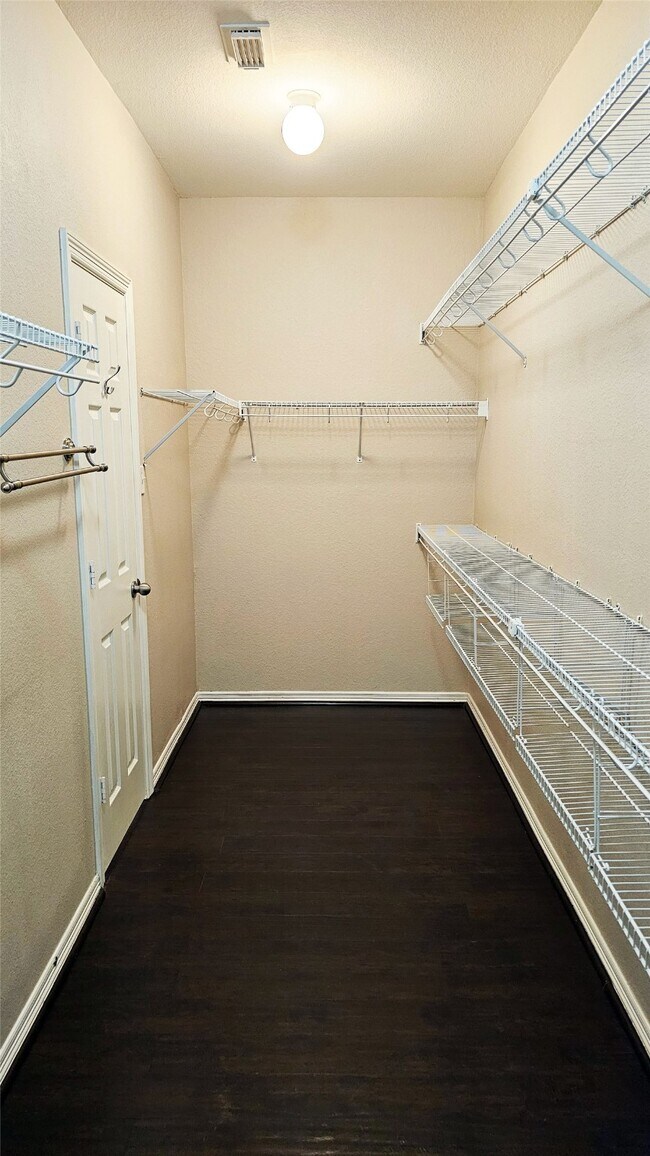 Building Photo - 211 Briar Trace Ln