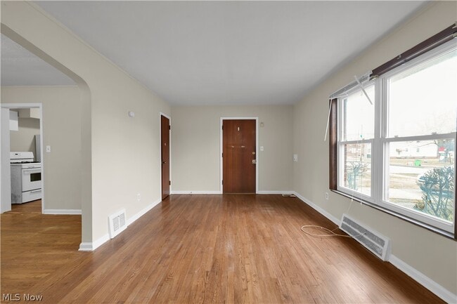 Building Photo - 478 E 222nd St