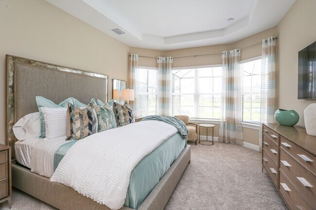 Building Photo - BRAND NEW** STUNNING POOL HOME**PROFESSIONALLY DECORATED**3 BEDS + DEN/ 3 FULL BATHS***ESPLANADE ...