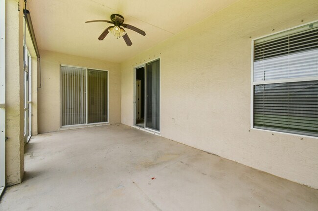 Building Photo - 6221 NW Hacienda Ln