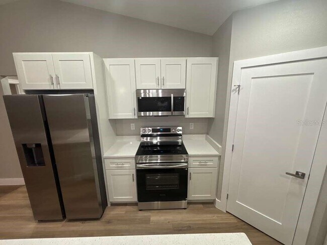 Building Photo - 1884 W Quaker Ln