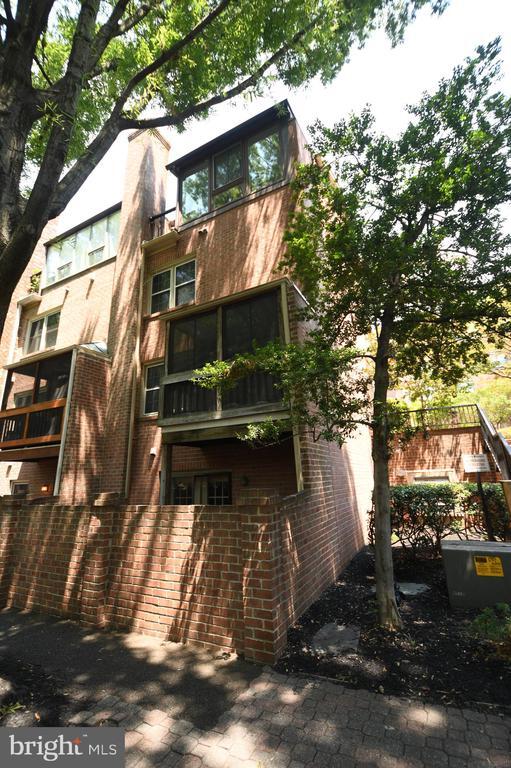 Building Photo - 601 N Tazewell St