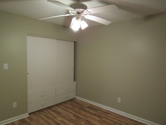 Building Photo - 2 BR 1.5 BA Duplex in Twinwood