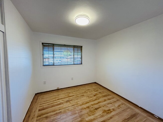 Building Photo - 751 Ruth Dr