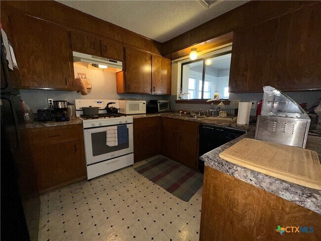 Building Photo - 1810 Gautier Ave